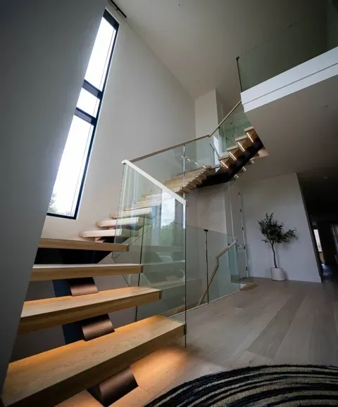 Glass Tread Cantilevered Systems in Houston, TX